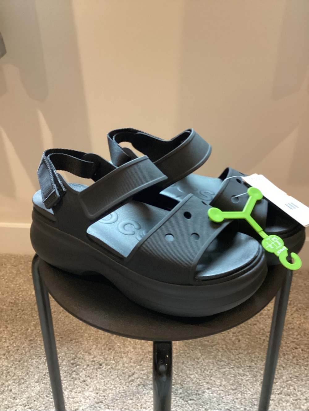 CROCS Soho Y Strap Sandal - Size 9